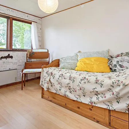 5 Person In Vaeggerlose Bøtø By