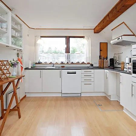 5 Person In Vaeggerlose