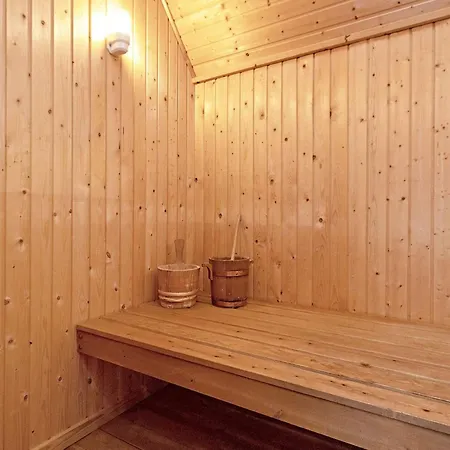 5 Person In Vaeggerlose